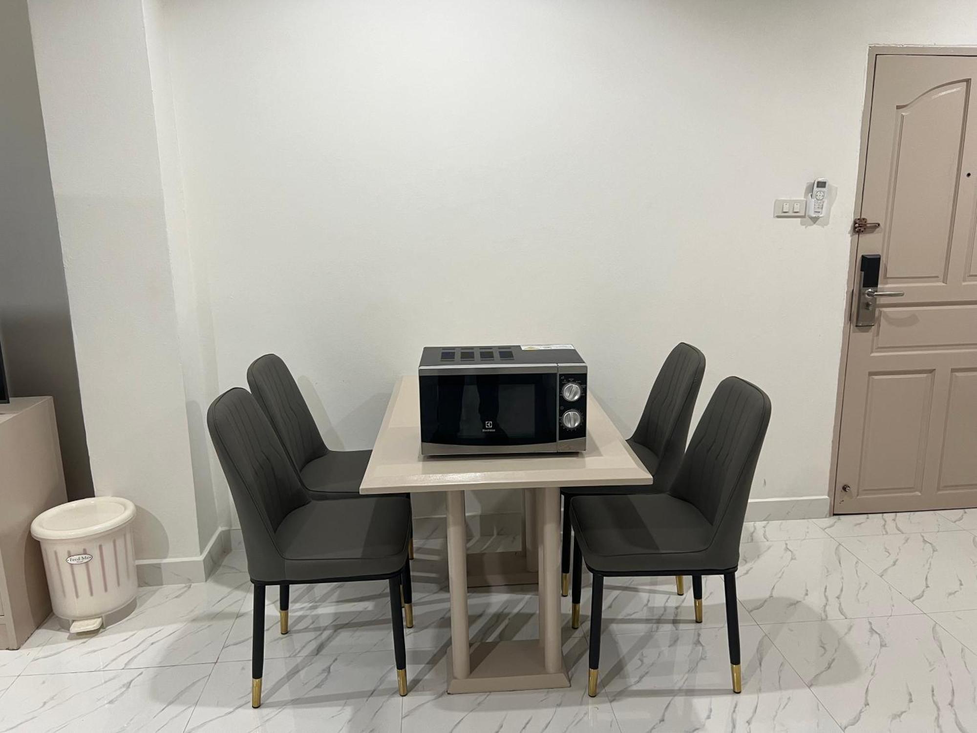 Mall Suites Hotel Бангкок Экстерьер фото