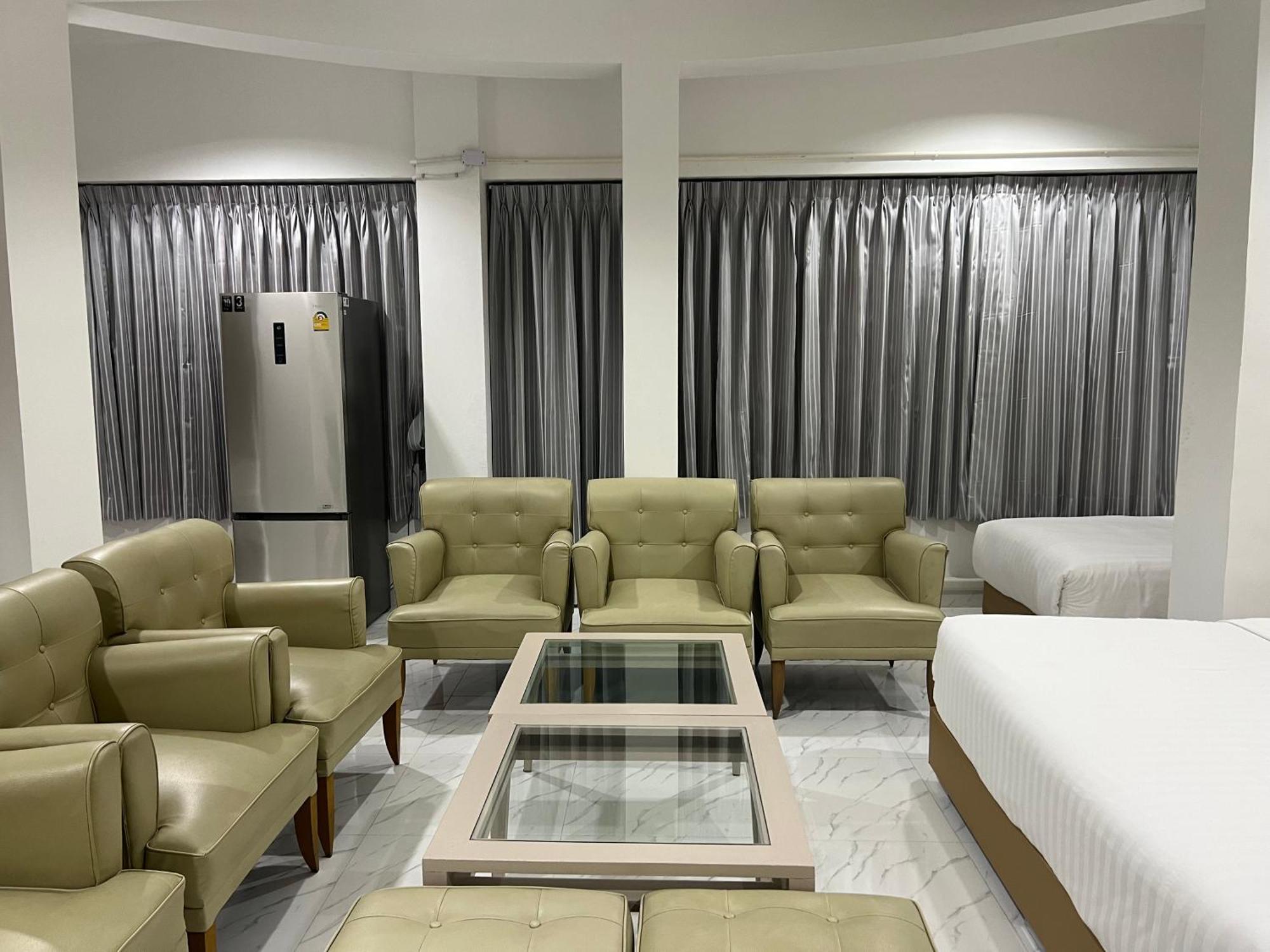 Mall Suites Hotel Бангкок Экстерьер фото